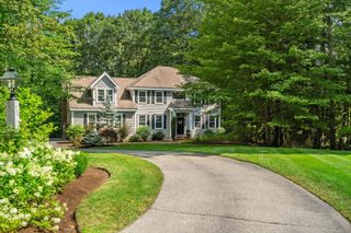 9 Cherry Lane, Bedford, NH 03110