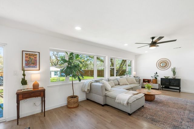 2321 Hartline Drive, Dallas, TX 75228