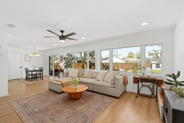 2321 Hartline Drive, Dallas, TX 75228