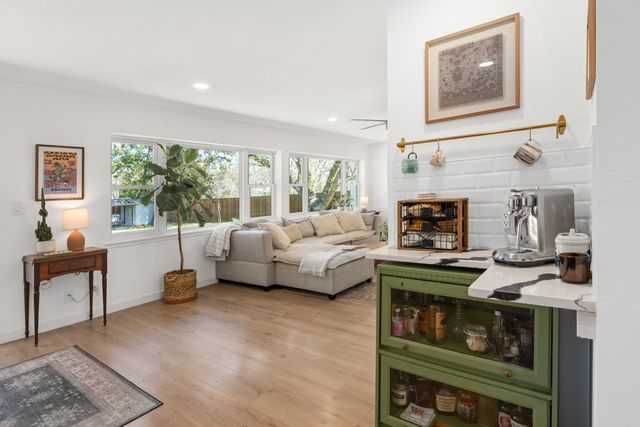 2321 Hartline Drive, Dallas, TX 75228