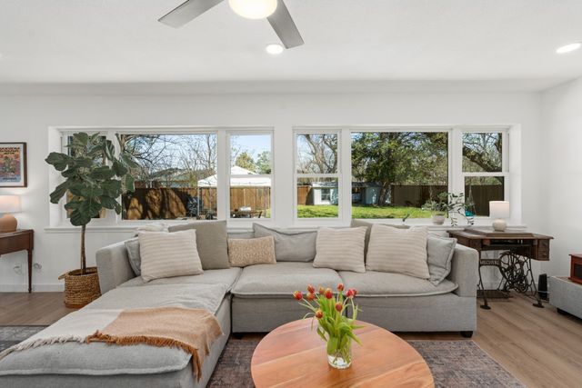 2321 Hartline Drive, Dallas, TX 75228