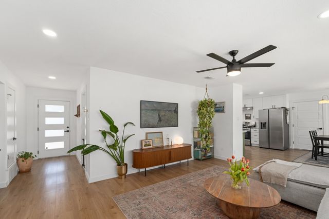 2321 Hartline Drive, Dallas, TX 75228