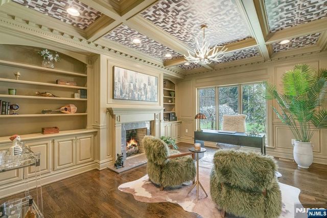 31 Burning Hollow Road, Saddle River, NJ 07458