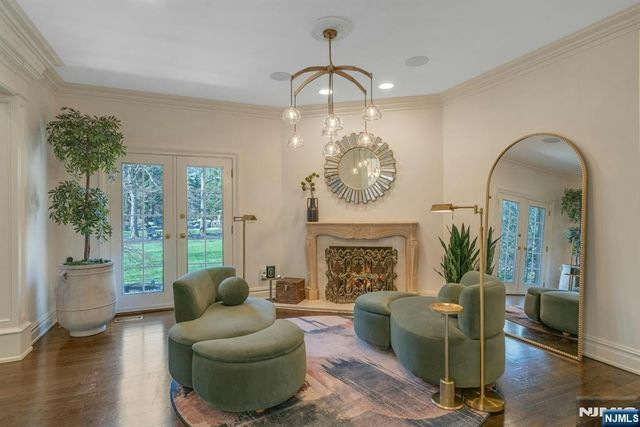 31 Burning Hollow Road, Saddle River, NJ 07458