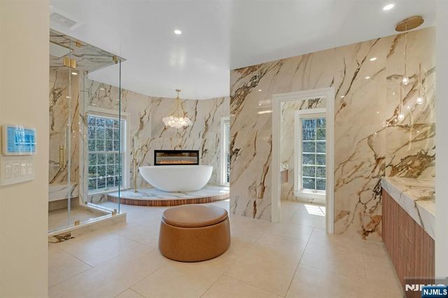 31 Burning Hollow Road, Saddle River, NJ 07458