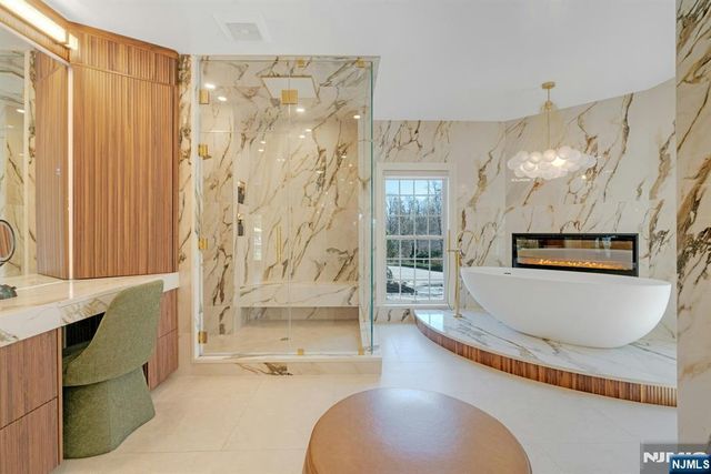 31 Burning Hollow Road, Saddle River, NJ 07458