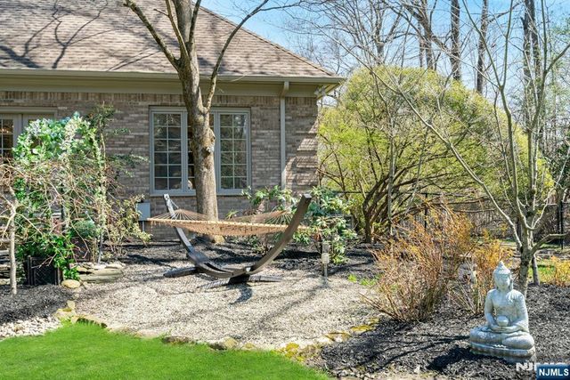 31 Burning Hollow Road, Saddle River, NJ 07458