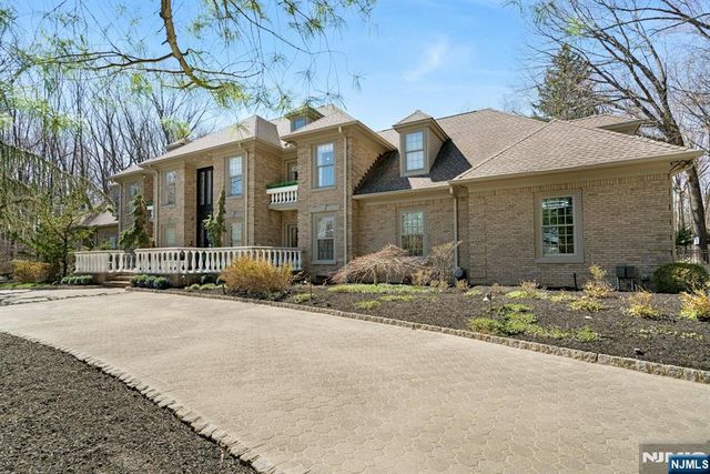 31 Burning Hollow Road, Saddle River, NJ 07458