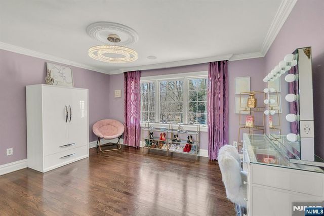 31 Burning Hollow Road, Saddle River, NJ 07458