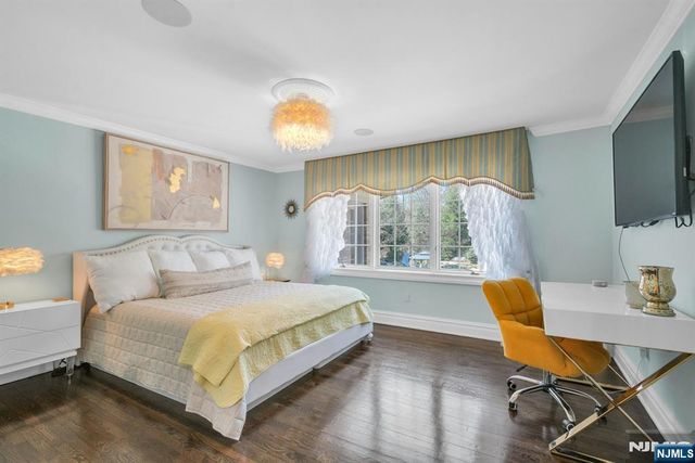 31 Burning Hollow Road, Saddle River, NJ 07458