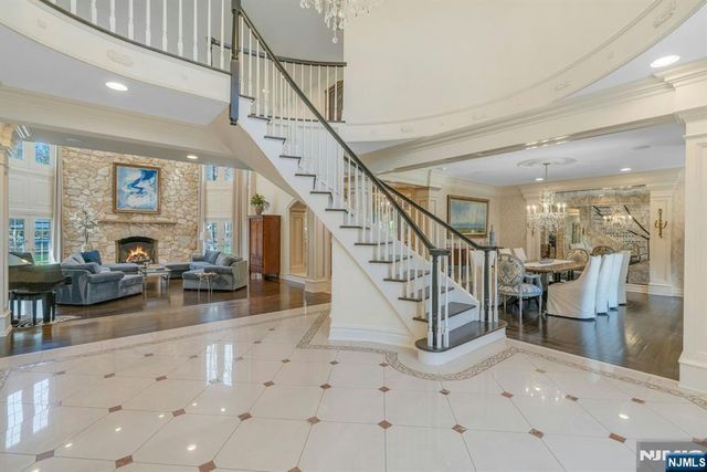 31 Burning Hollow Road, Saddle River, NJ 07458