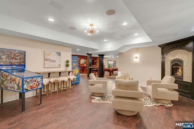 31 Burning Hollow Road, Saddle River, NJ 07458