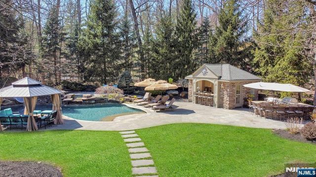 31 Burning Hollow Road, Saddle River, NJ 07458