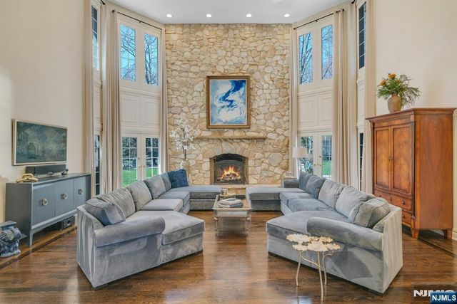 31 Burning Hollow Road, Saddle River, NJ 07458