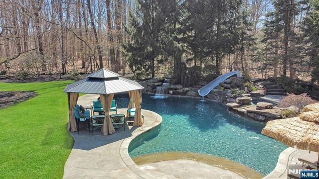 31 Burning Hollow Road, Saddle River, NJ 07458