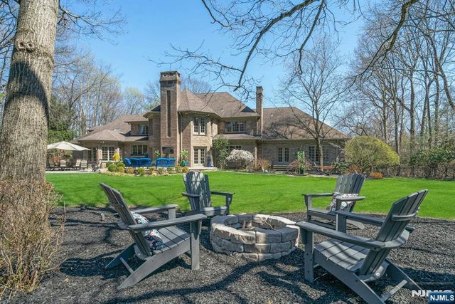 31 Burning Hollow Road, Saddle River, NJ 07458