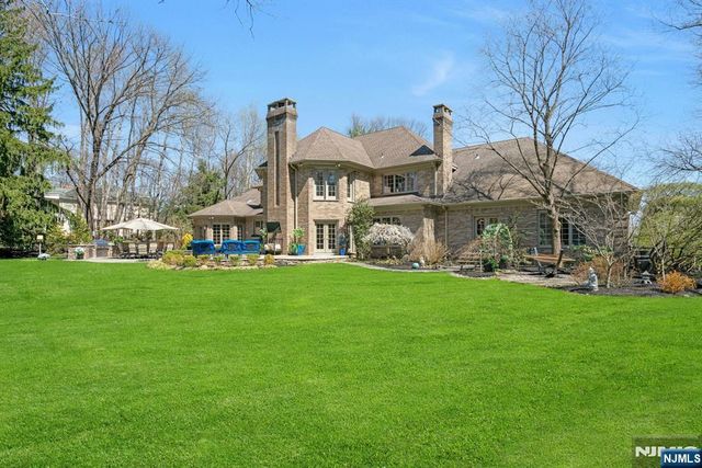 31 Burning Hollow Road, Saddle River, NJ 07458