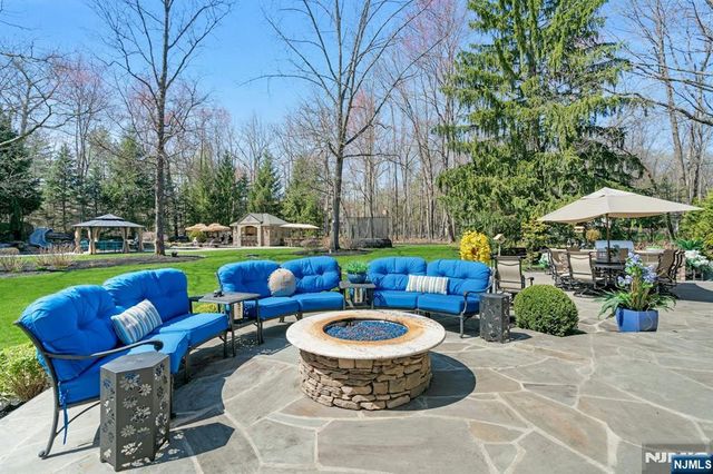 31 Burning Hollow Road, Saddle River, NJ 07458