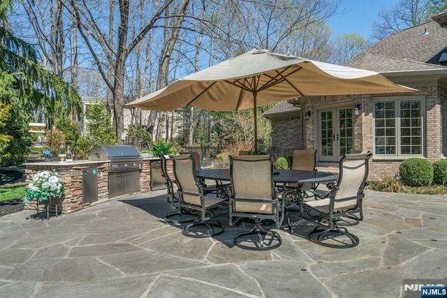 31 Burning Hollow Road, Saddle River, NJ 07458