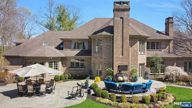 31 Burning Hollow Road, Saddle River, NJ 07458