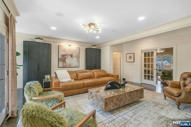 31 Burning Hollow Road, Saddle River, NJ 07458