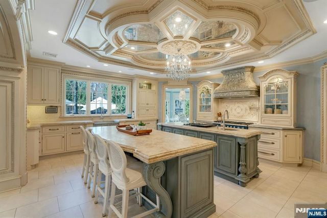 31 Burning Hollow Road, Saddle River, NJ 07458