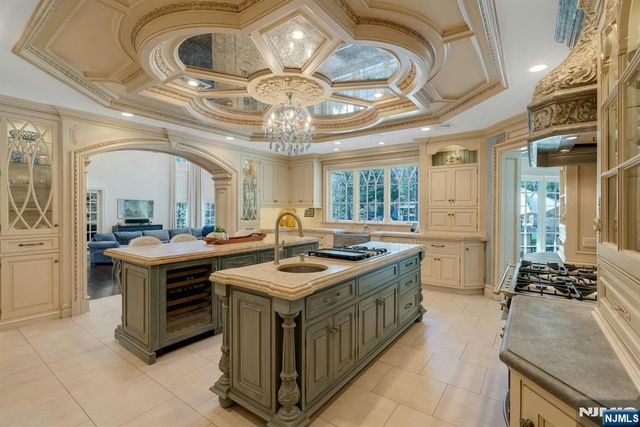 31 Burning Hollow Road, Saddle River, NJ 07458