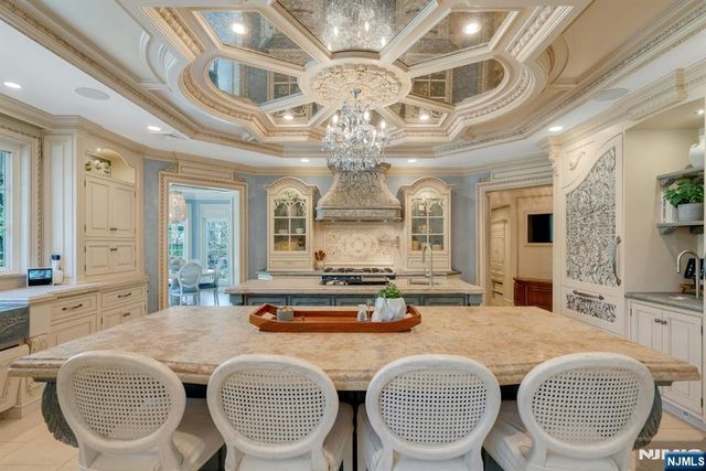 31 Burning Hollow Road, Saddle River, NJ 07458