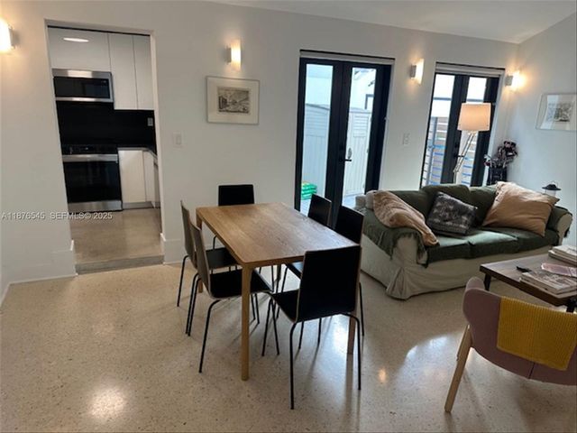 1076 NW 55th St, Miami, FL 33127