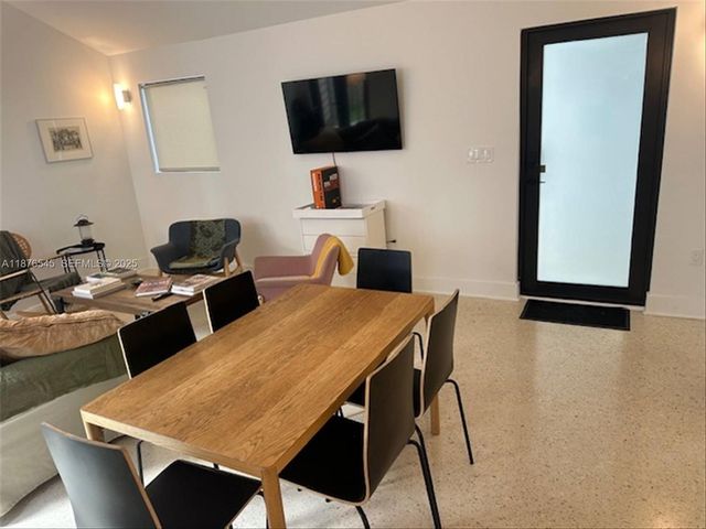 1076 NW 55th St, Miami, FL 33127