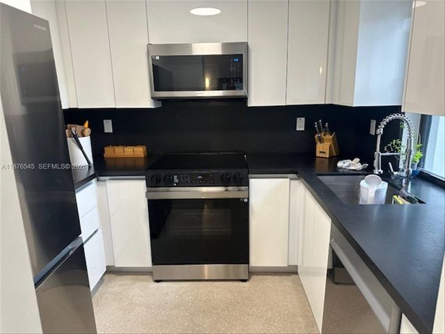 1076 NW 55th St, Miami, FL 33127