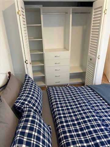 1076 NW 55th St, Miami, FL 33127