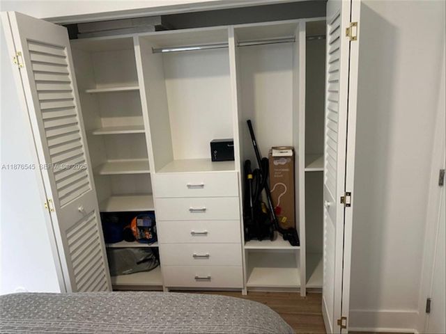 1076 NW 55th St, Miami, FL 33127