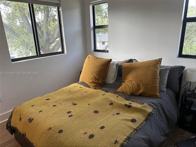 1076 NW 55th St, Miami, FL 33127