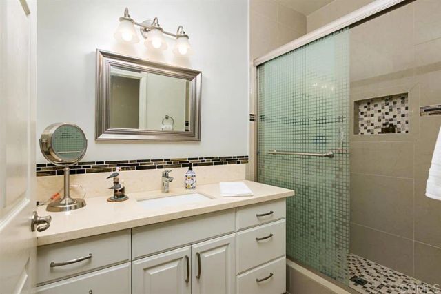 533 F Ave., Coronado, CA 92118