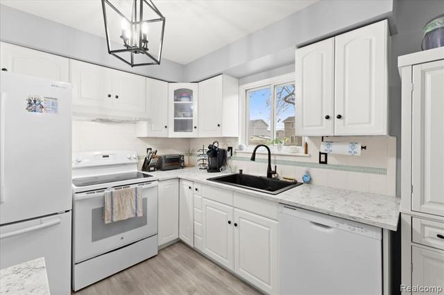 3947 Percy King Road, Waterford, MI 48329