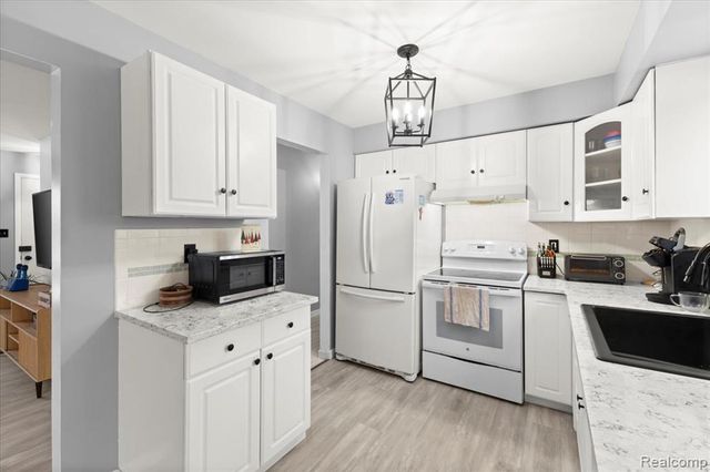 3947 Percy King Road, Waterford, MI 48329