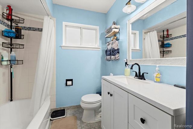 3947 Percy King Road, Waterford, MI 48329