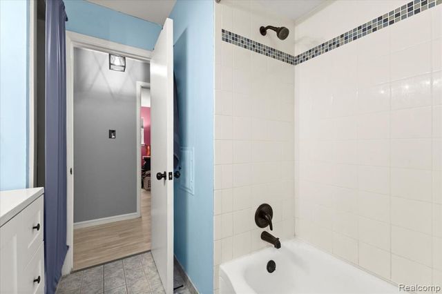 3947 Percy King Road, Waterford, MI 48329