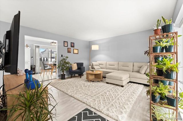 3947 Percy King Road, Waterford, MI 48329