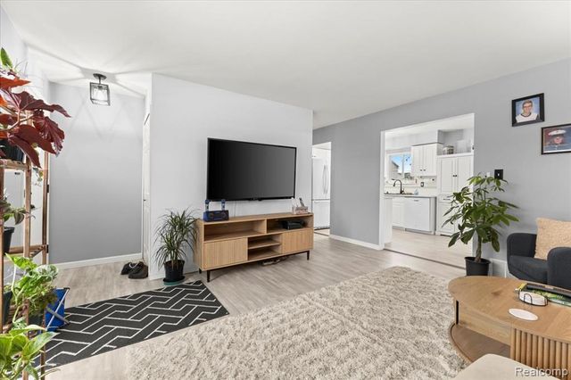 3947 Percy King Road, Waterford, MI 48329