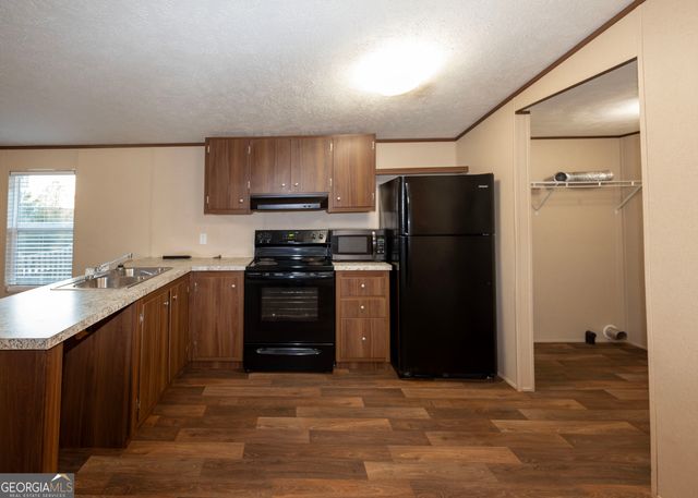 330 Edgewater Lane, Hartwell, GA 30643