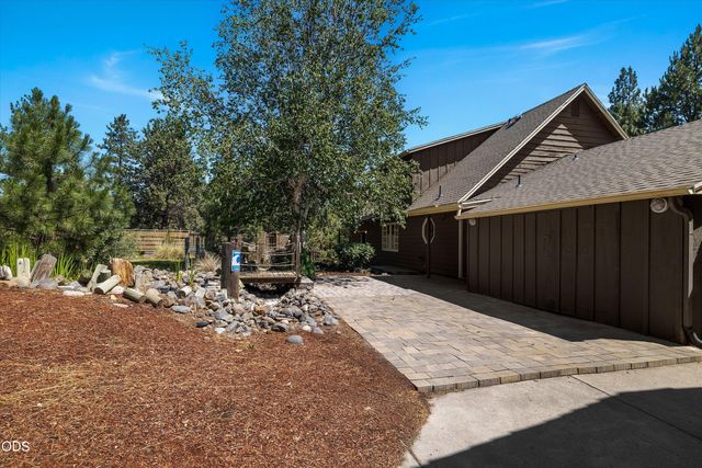 60325 Woodside Road, Bend, OR 97702