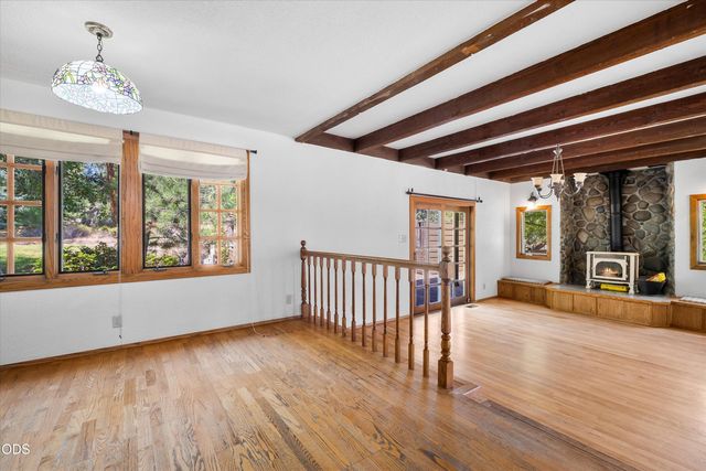 60325 Woodside Road, Bend, OR 97702