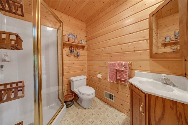 5500 NE County Line Road, Long Lake, MI 48743