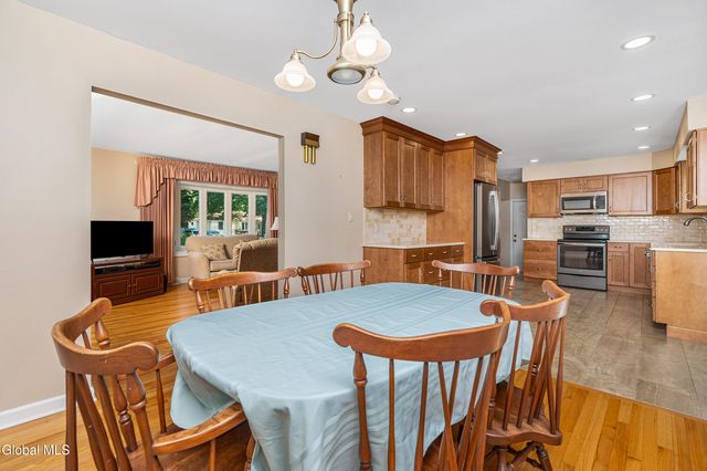 7 Gladwish Avenue, Guilderland, NY 12203