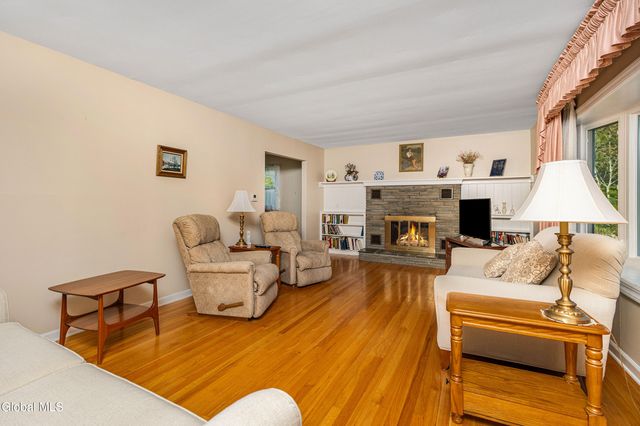 7 Gladwish Avenue, Guilderland, NY 12203