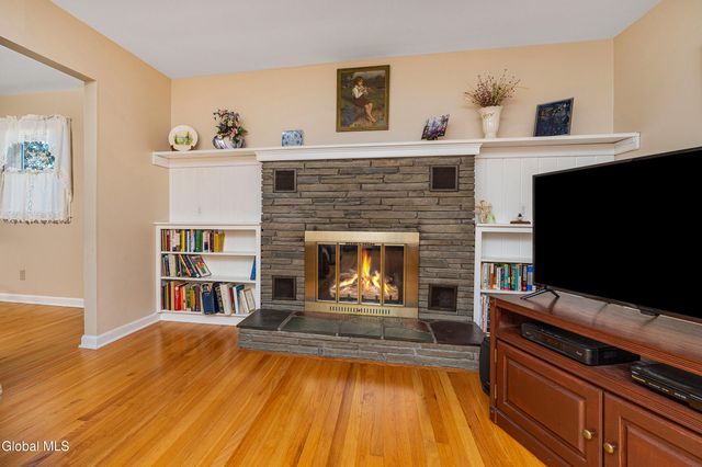 7 Gladwish Avenue, Guilderland, NY 12203