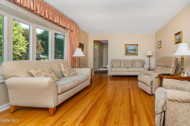 7 Gladwish Avenue, Guilderland, NY 12203