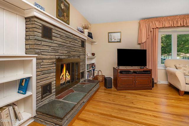 7 Gladwish Avenue, Guilderland, NY 12203